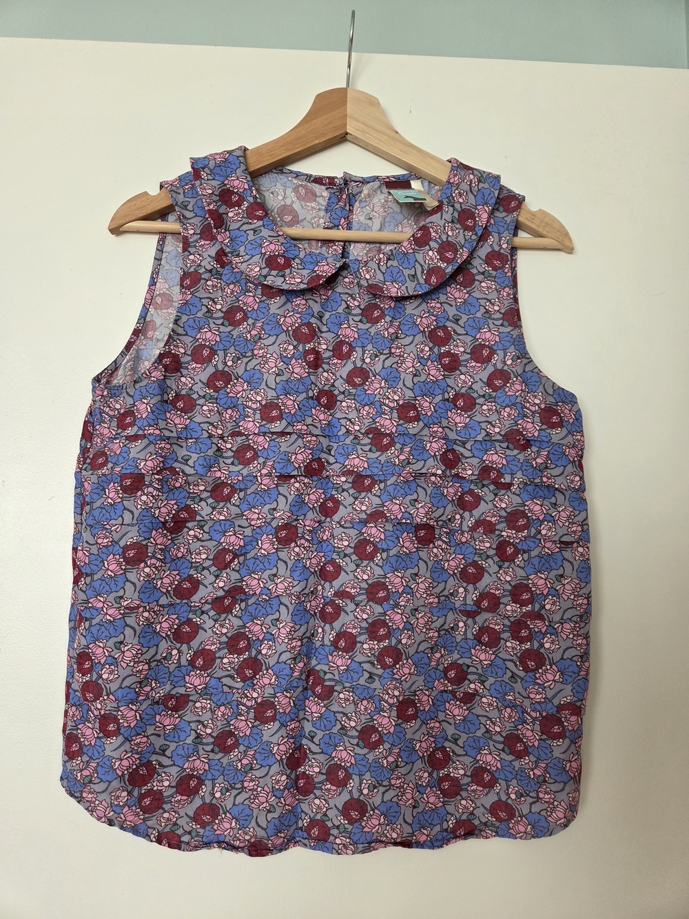 Sleeveless Floral Peter Pan Collar Top in Blue and Pink